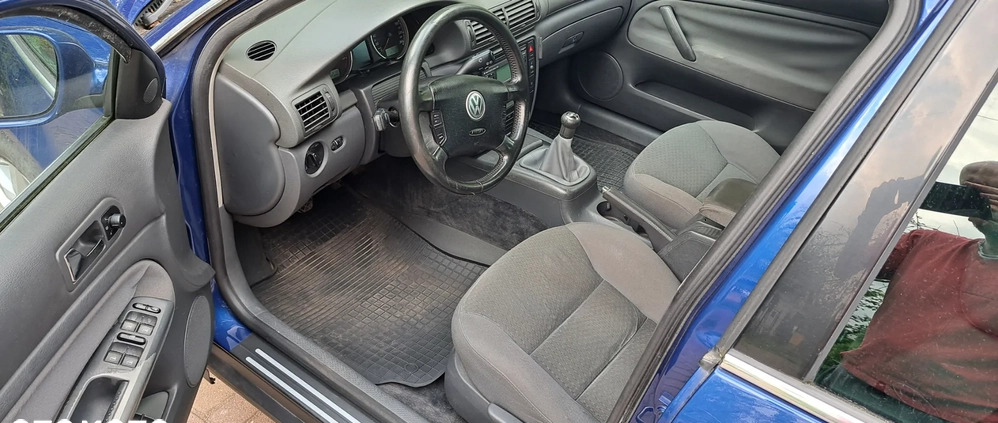 Volkswagen Passat cena 8400 przebieg: 391997, rok produkcji 2004 z Orzesze małe 379